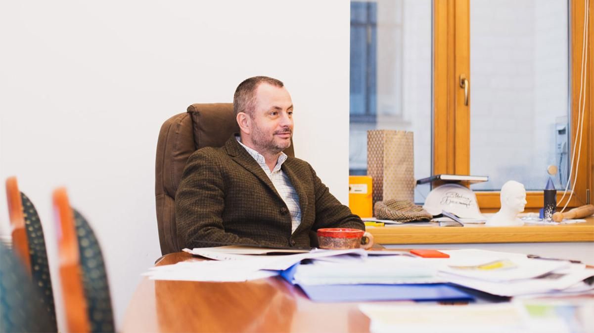 Поліція Києва почала масово штрафувати водіїв, що заїжджають на смуги громадського транспорту Поліція Києва почала масово штрафувати водіїв, що заїжджають на смуги громадського транспорту