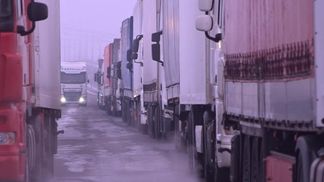 Очереди на границе со Словакией выросли вдвое: видео