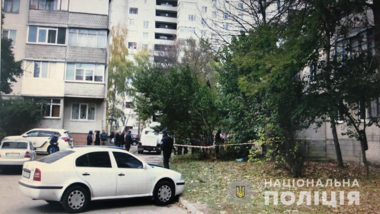 На Київщині мати викинула новонароджену дитину з вікна 7 поверху На Київщині мати викинула новонароджену дитину з вікна 7 поверху