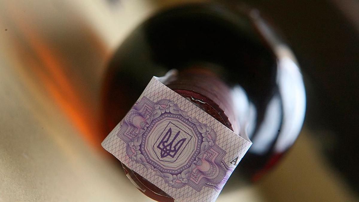 В Кабмине рассказали, как планируют бороться с теневым оборотом сигарет и алкоголя В Кабмине рассказали, как планируют бороться с теневым оборотом сигарет и алкоголя