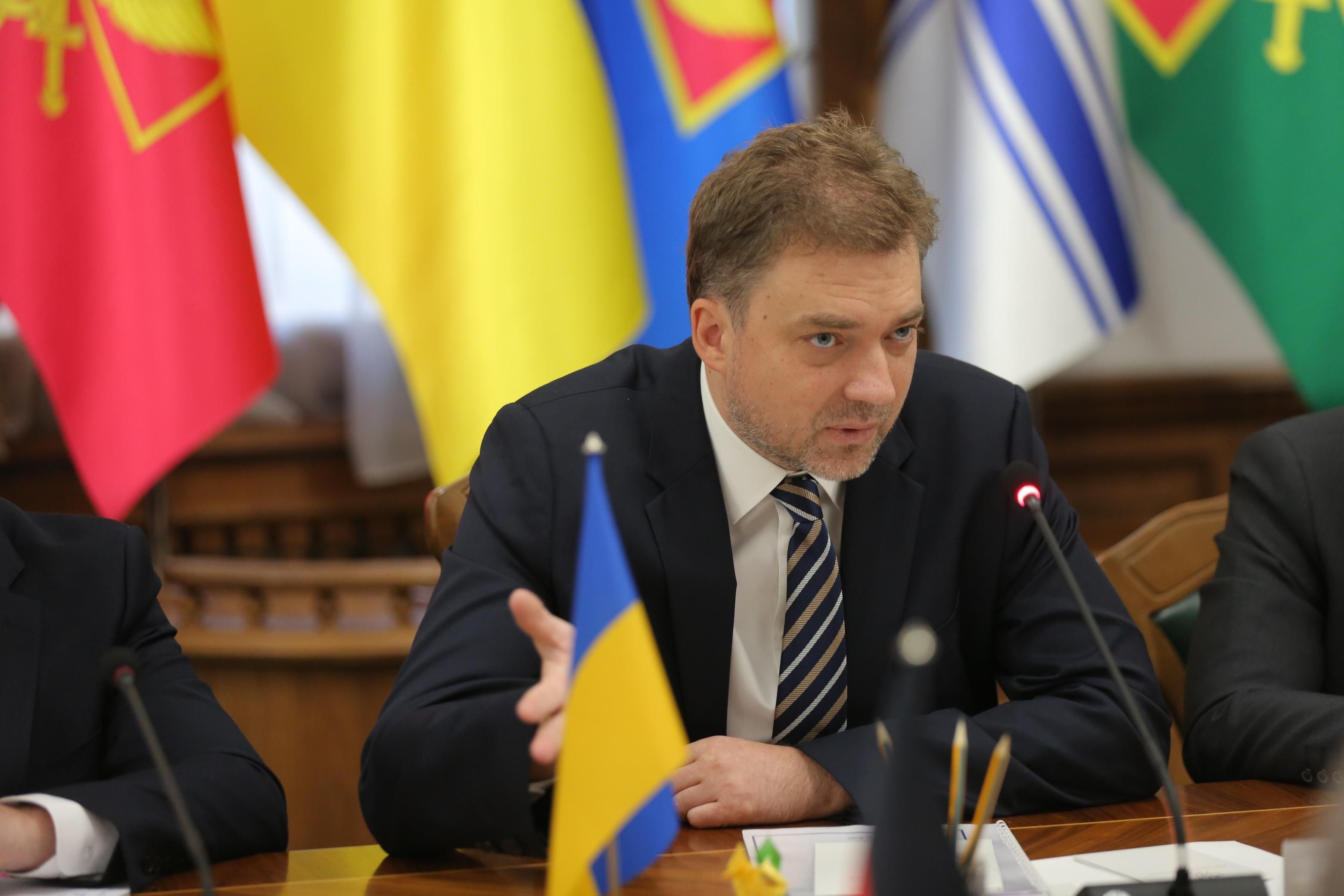 Батько чинного міністра оборони розроблятиме надра на Луганщині Батько чинного міністра оборони розроблятиме надра на Луганщині