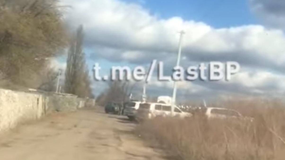 Изоляция: бойцы-добровольцы показали, как живет Золотое-4 после разведения – видео Изоляция: бойцы-добровольцы показали, как живет Золотое-4 после разведения – видео