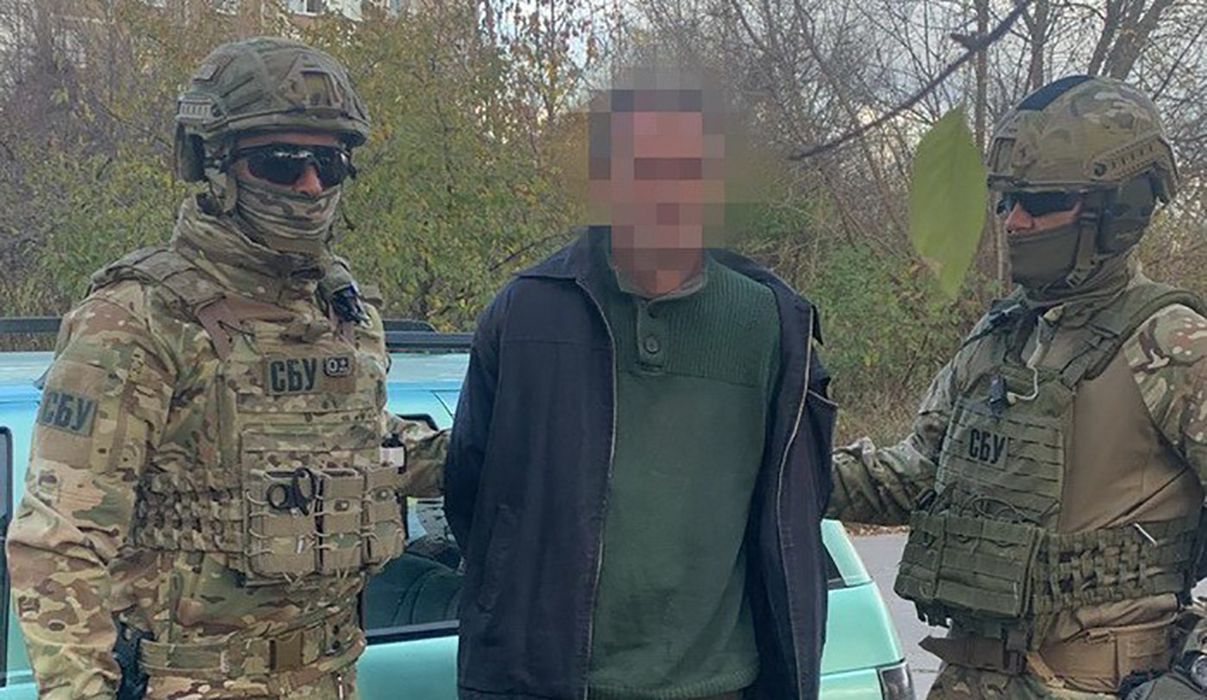 Агента російської ФСБ затримали в Україні під час отримання секретних військових документів Агента російської ФСБ затримали в Україні під час отримання секретних військових документів