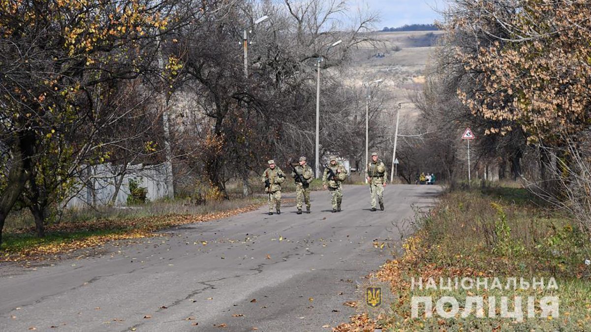 "Желтый" режим в Золотом: как полиция и Нацгвардия контролируют ситуацию – фото, видео "Желтый" режим в Золотом: как полиция и Нацгвардия контролируют ситуацию – фото, видео