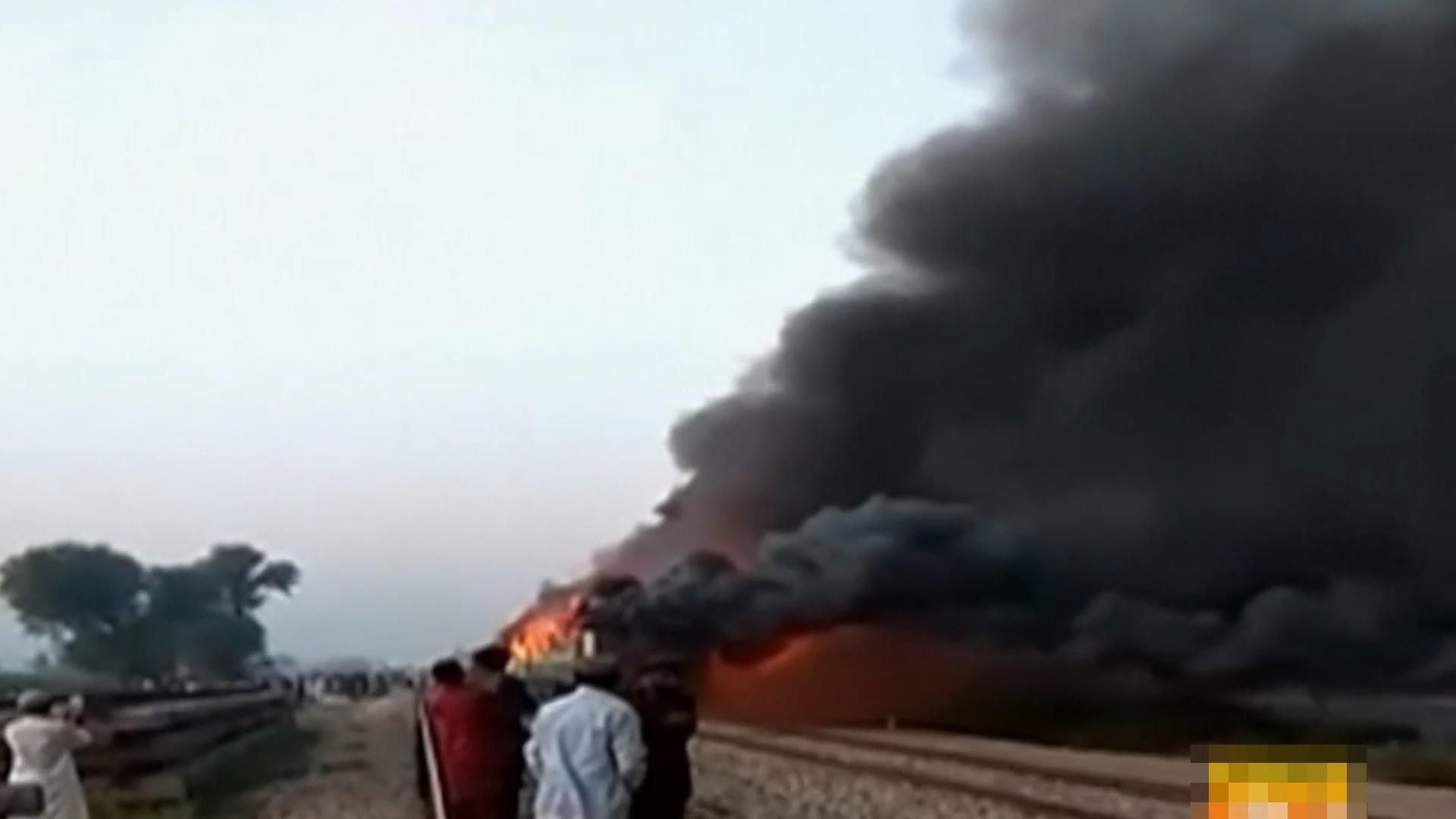 Пожежа у потязі у Пакистані: щонайменше 65 загиблих