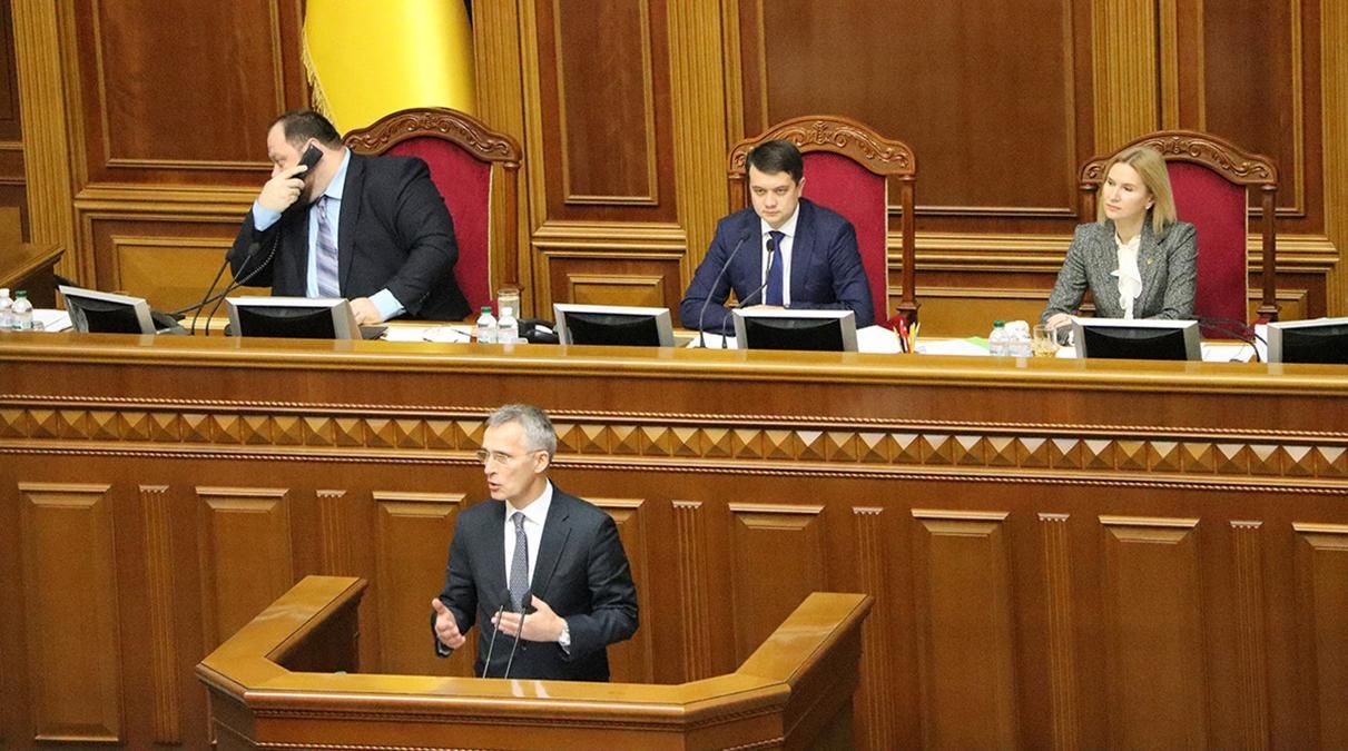 Генсек НАТО Столтенберг у Раді зацитував Шевченка: відео Генсек НАТО Столтенберг у Раді зацитував Шевченка: відео