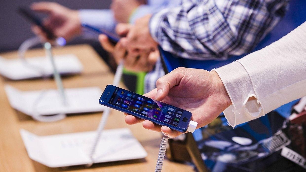 Вперше за два роки: продажі смартфонів почали зростати Вперше за два роки: продажі смартфонів почали зростати