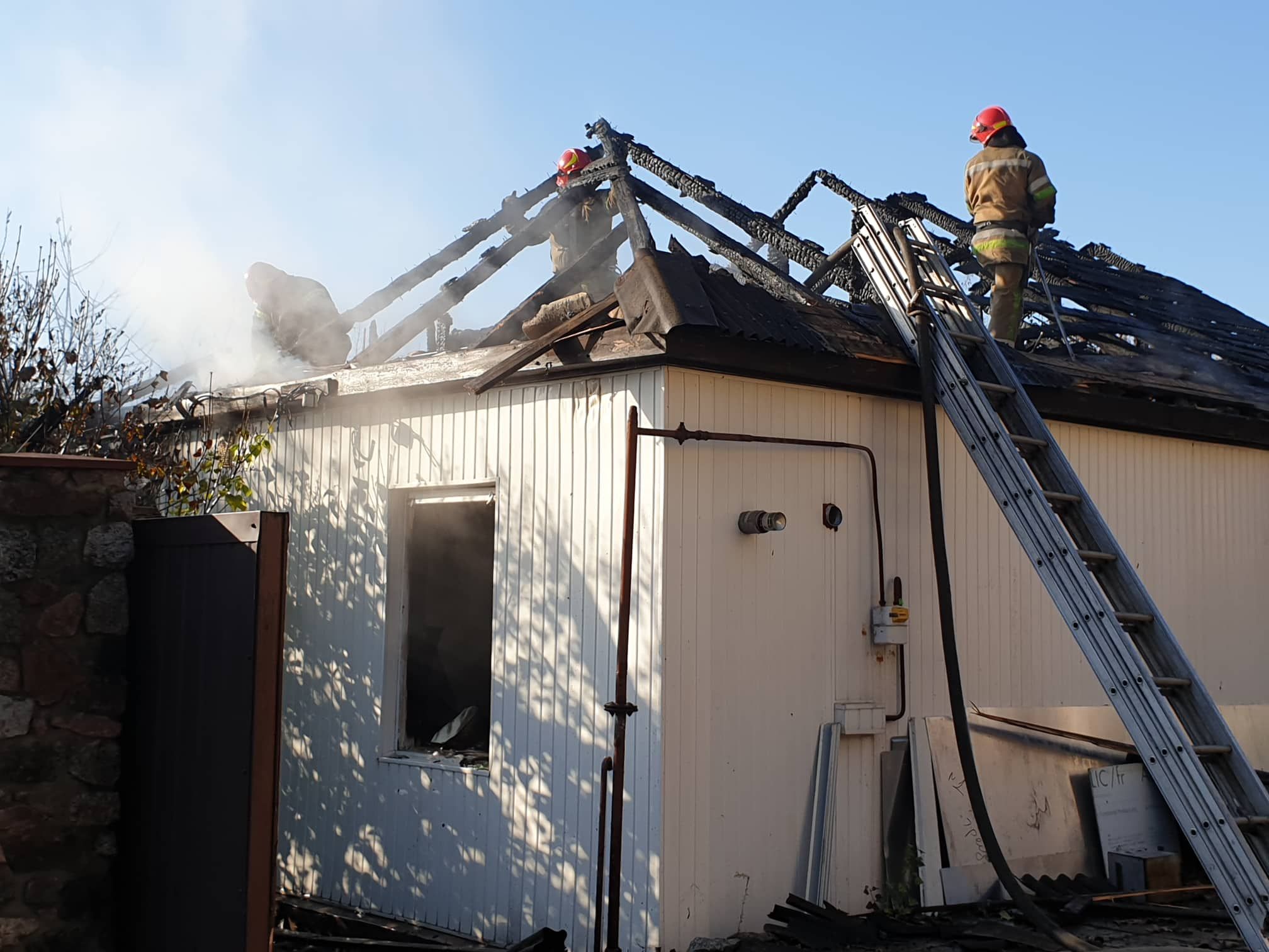 У Києві на Печерську загорівся житловий будинок: фото У Києві на Печерську загорівся житловий будинок: фото
