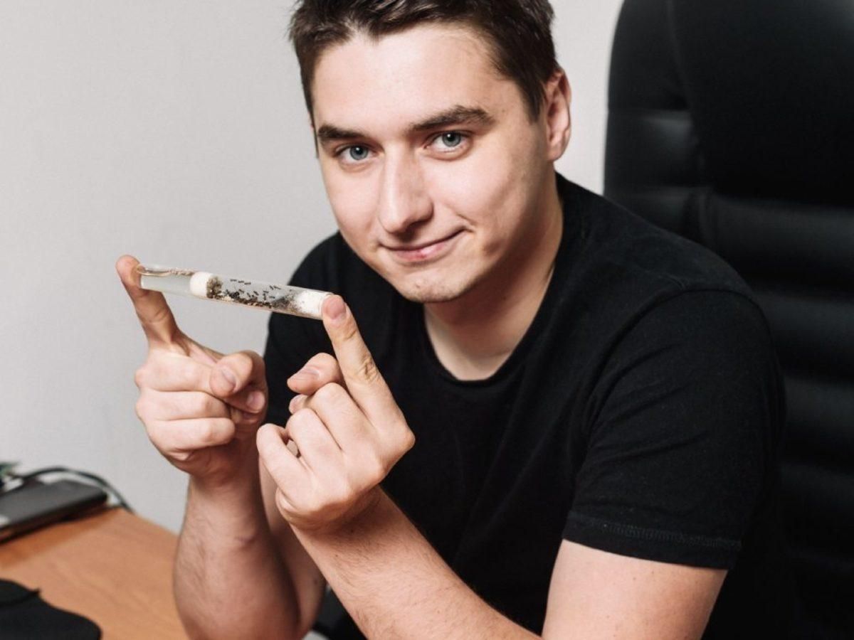 Ветеран АТО заснував унікальну мурашину ферму Ant City