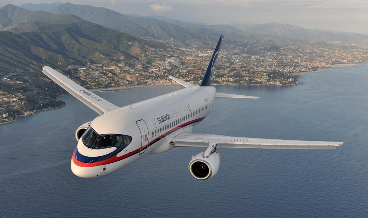 Отказал двигатель прямо в полете: очередные проблемы у российского самолета Sukhoi Superjet 100