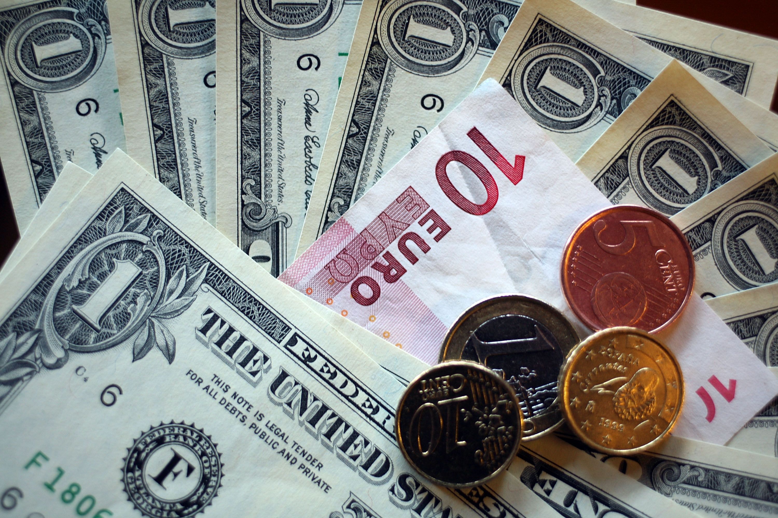 Готівковий курс валют на сьогодні 01.11.2019: курс долару та євро
