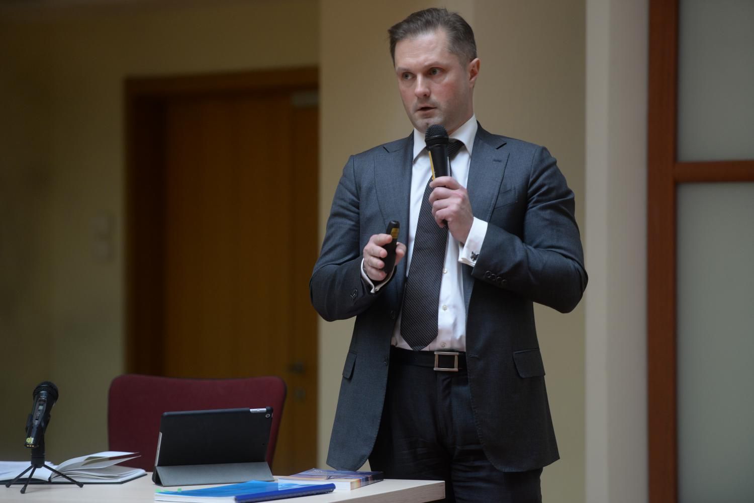 Проблемы с производителями электроэнергии: нардепы хотят услышать отчет председателя АМКУ Проблемы с производителями электроэнергии: нардепы хотят услышать отчет председателя АМКУ