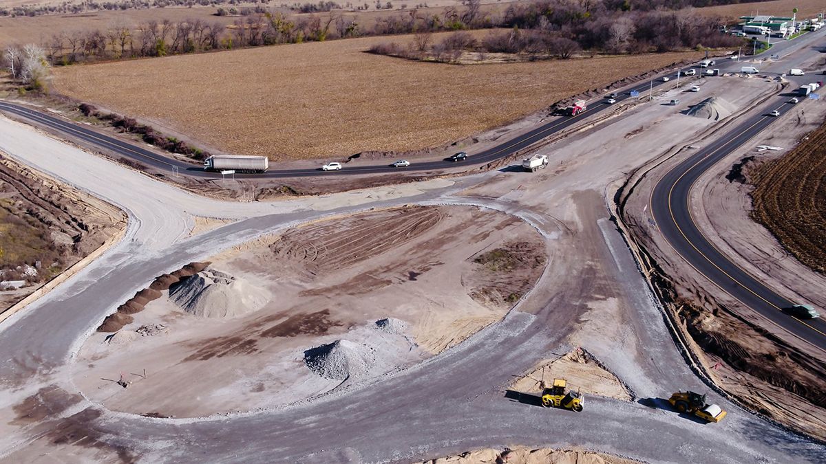 Будівництво траси Дніпро – Решетилівка зняли з висоти пташиного польоту Будівництво траси Дніпро – Решетилівка зняли з висоти пташиного польоту