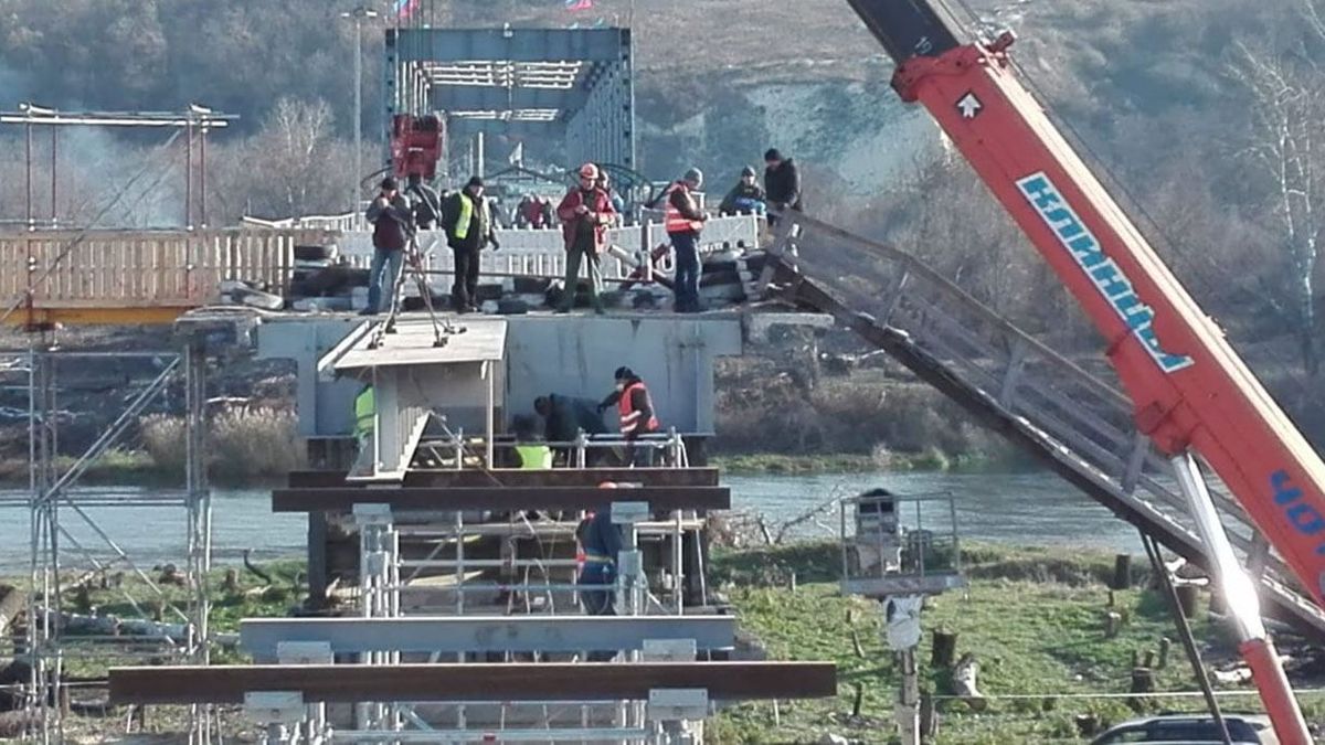 У Станиці Луганській почався монтаж другої металоконструкції моста: фото