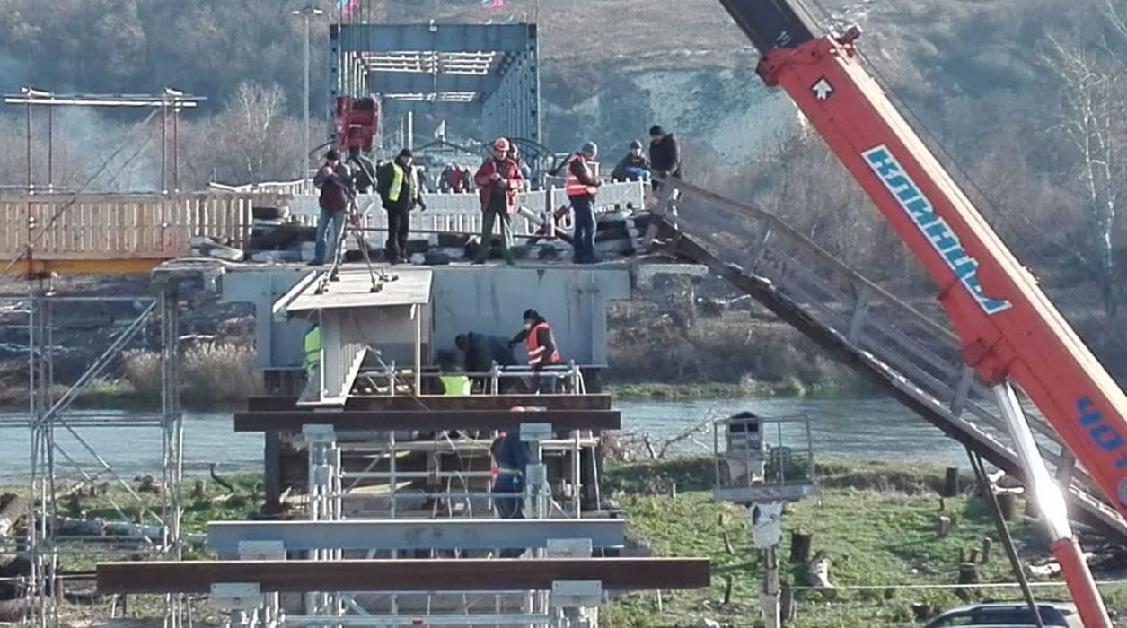 У Станиці Луганській почався монтаж другої металоконструкції моста: фото