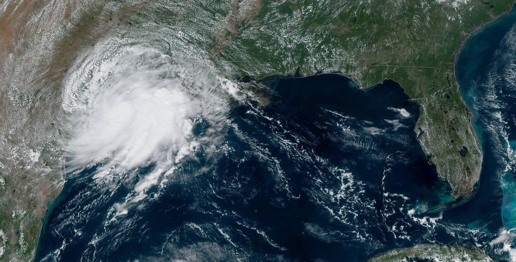 У Франції вирує потужний шторм: вражаючі фото та відео У Франції вирує потужний шторм: вражаючі фото та відео