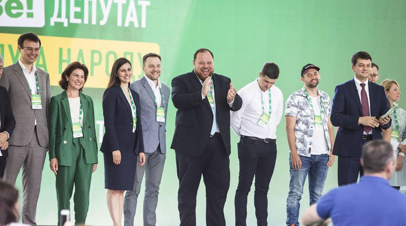 Керівництво "Слуги народу" вирішило забути про корупційний скандал Керівництво "Слуги народу" вирішило забути про корупційний скандал