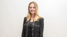 В твидовом пальто от Chanel: Марго Робби стильно презентовала фильм "Скандал"