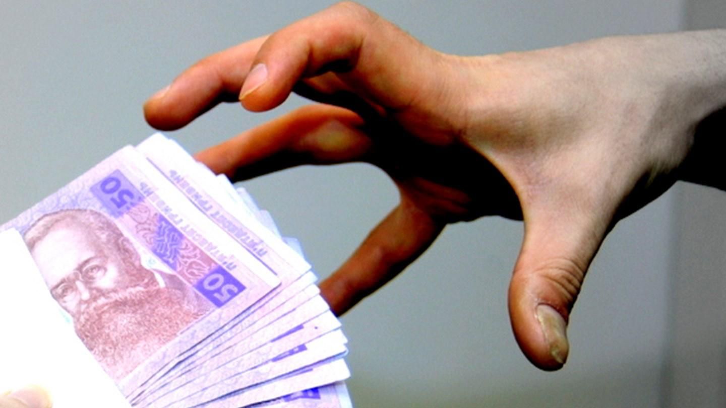 Викладач, який попався на хабарі в 4 тисячі гривень, відбувся штрафом Викладач, який попався на хабарі в 4 тисячі гривень, відбувся штрафом