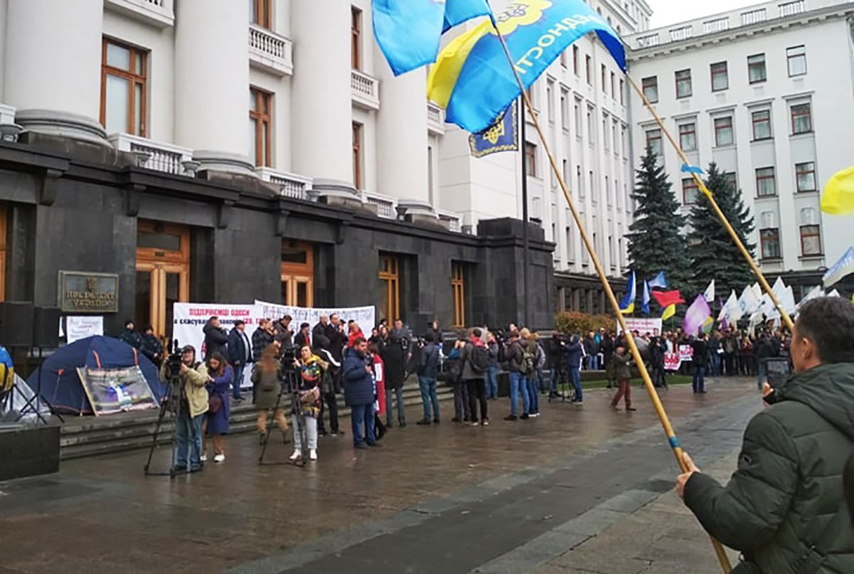 Малые предприниматели устроили протест возле Офиса Президента: чего требуют