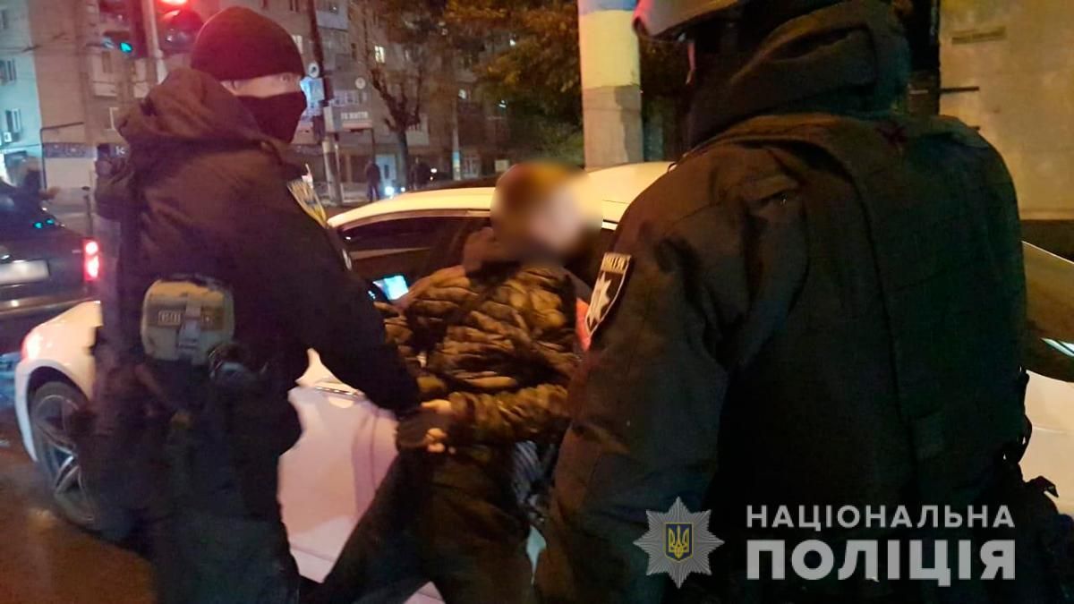 Полиция обезвредила банду фальшивомонетчиков в Черновцах: фото спецоперации