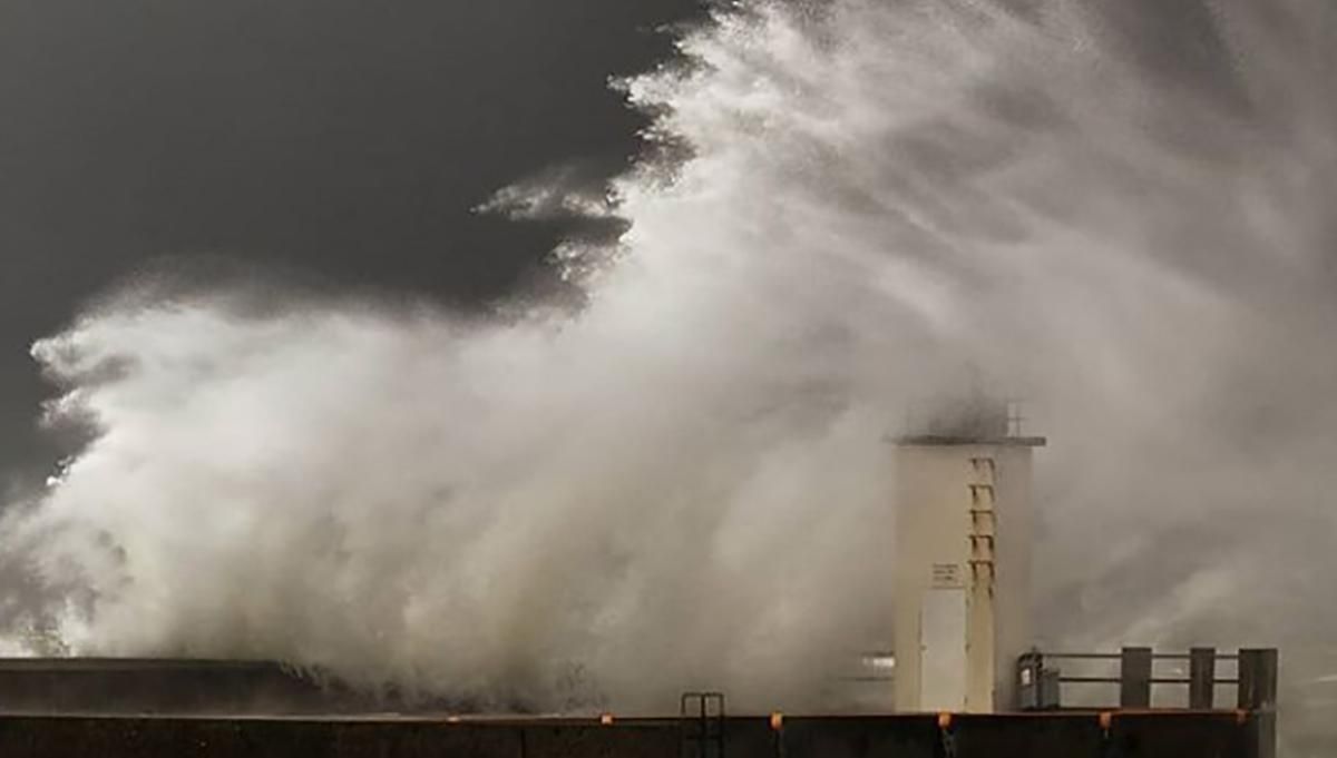 Шторм "Амели" ударил по Испании, Франции и Италии: жуткие фото, видео Шторм "Амели" ударил по Испании, Франции и Италии: жуткие фото, видео