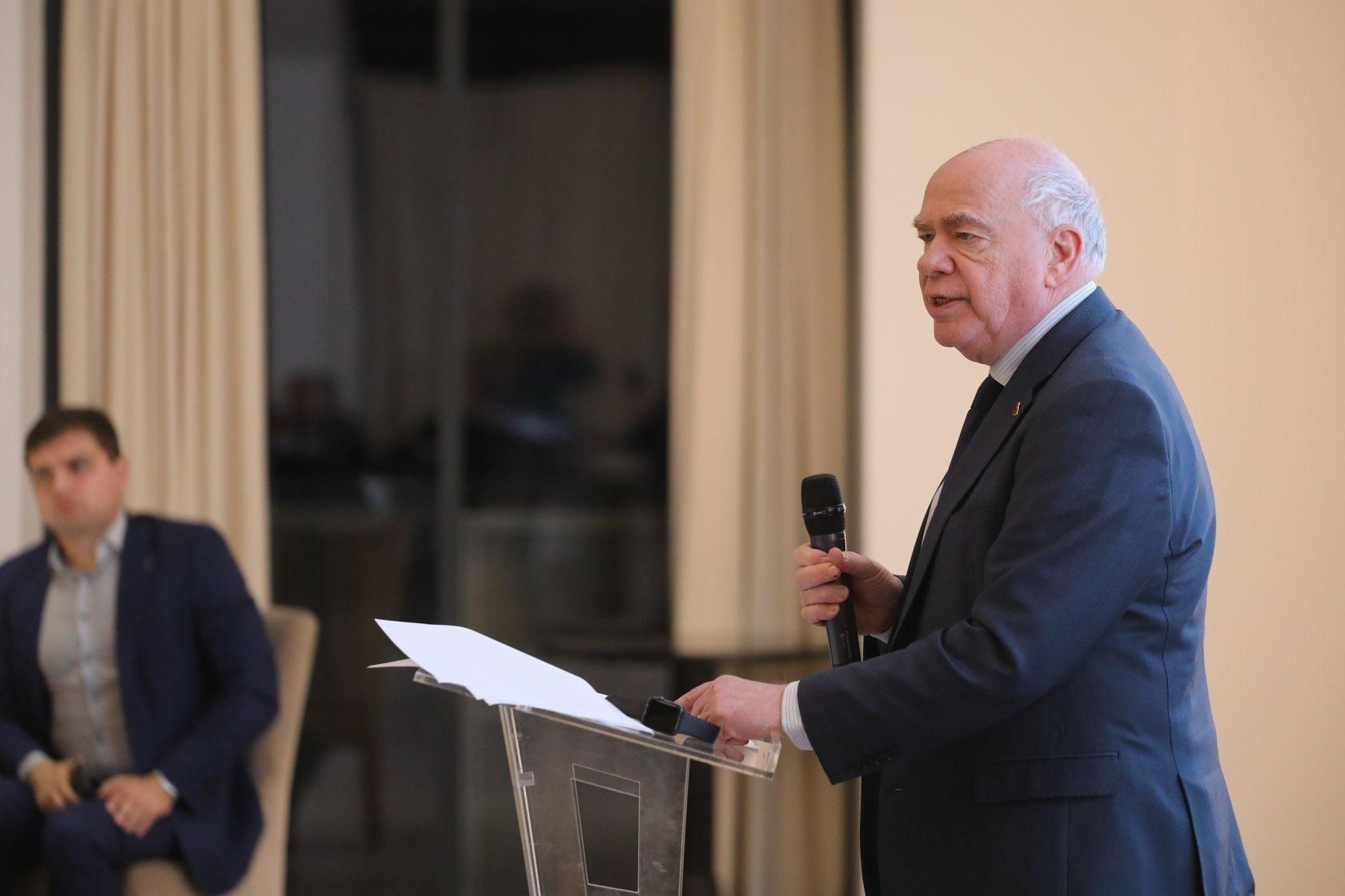 Знаменитий дослідник війни розповідає, що робити з Путіним і війною на Донбасі Знаменитий дослідник війни розповідає, що робити з Путіним і війною на Донбасі