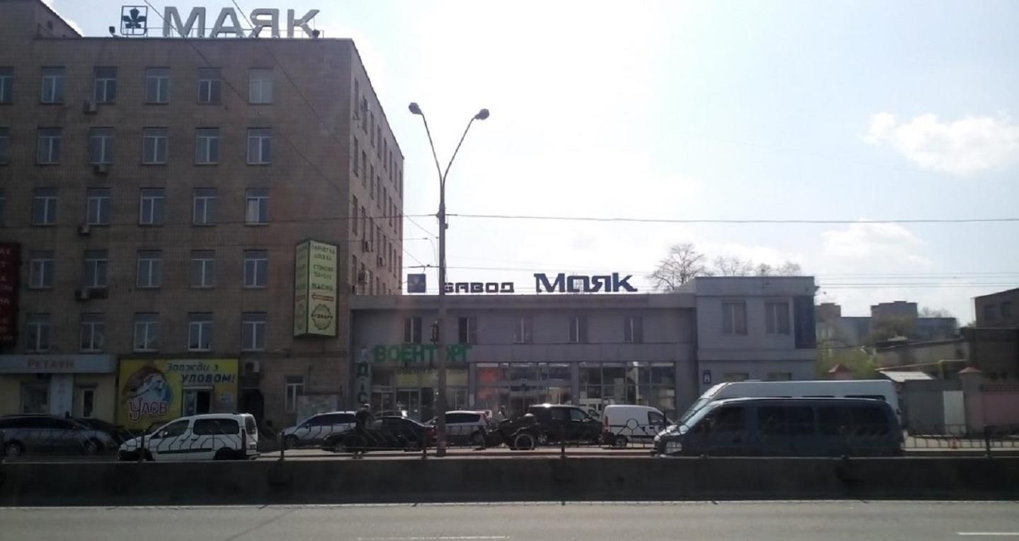 Шахрайство на мільйони доларів: топменеджера заводу "Укроборонпрому" затримали на хабарі – фото