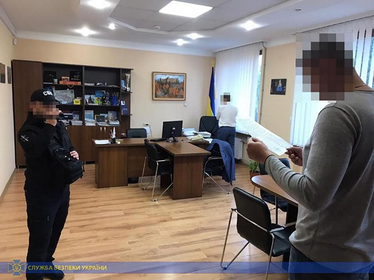 Обыски в горсовете Ужгорода: заместитель мэра организовал миллионные махинации