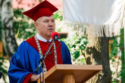 "Была бы моей дочерью, –  отлупил": в Острожской академии разгорелся скандал – детали