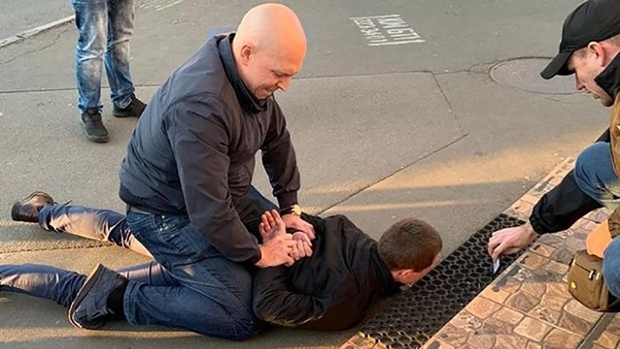 Попрацював лише рік: слідчого Нацполіції затримали на хабарі у Києві Попрацював лише рік: слідчого Нацполіції затримали на хабарі у Києві