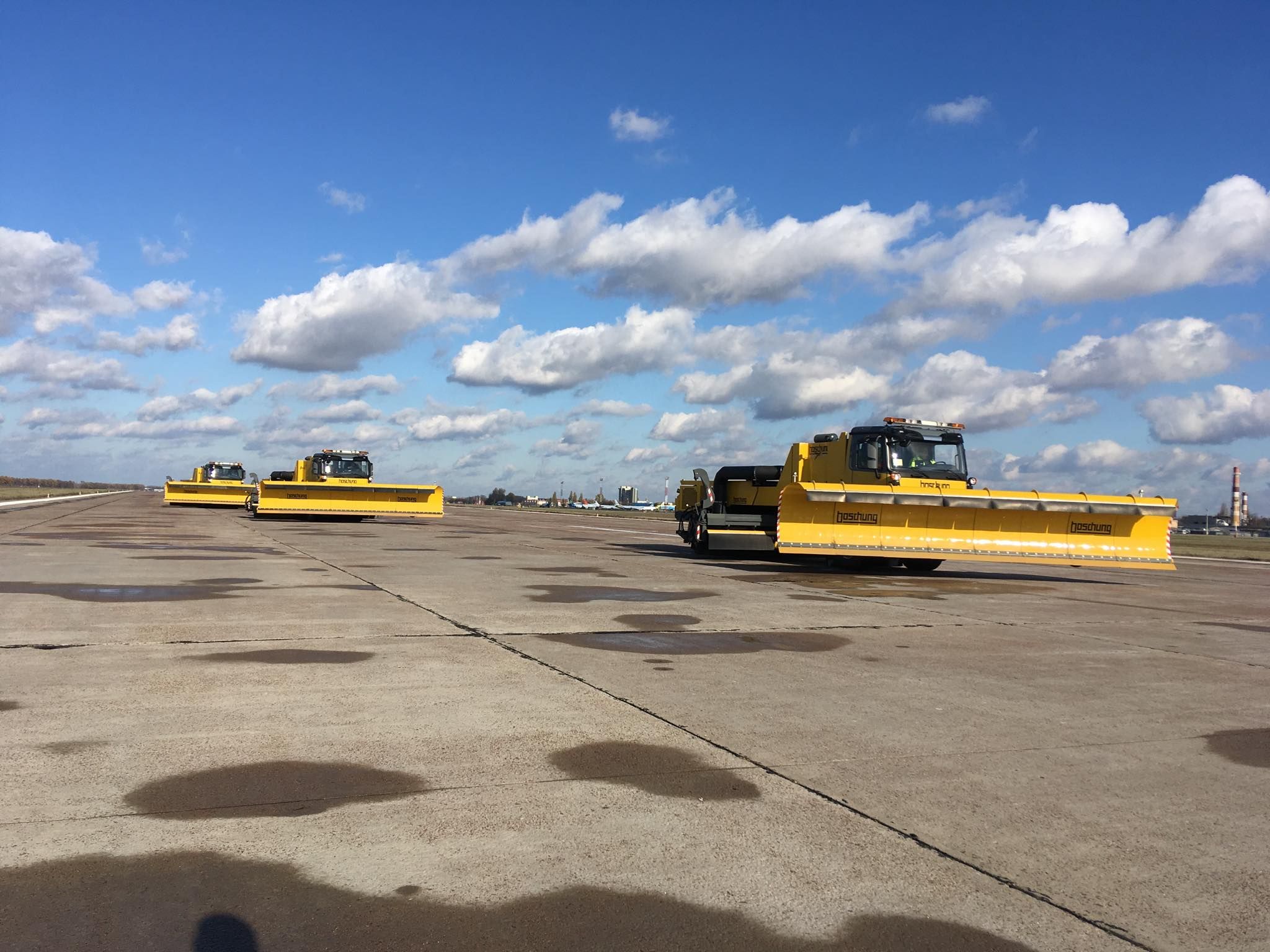 Аеропорт "Бориспіль" підготували до зими: фотозвіт Аеропорт "Бориспіль" підготували до зими: фотозвіт