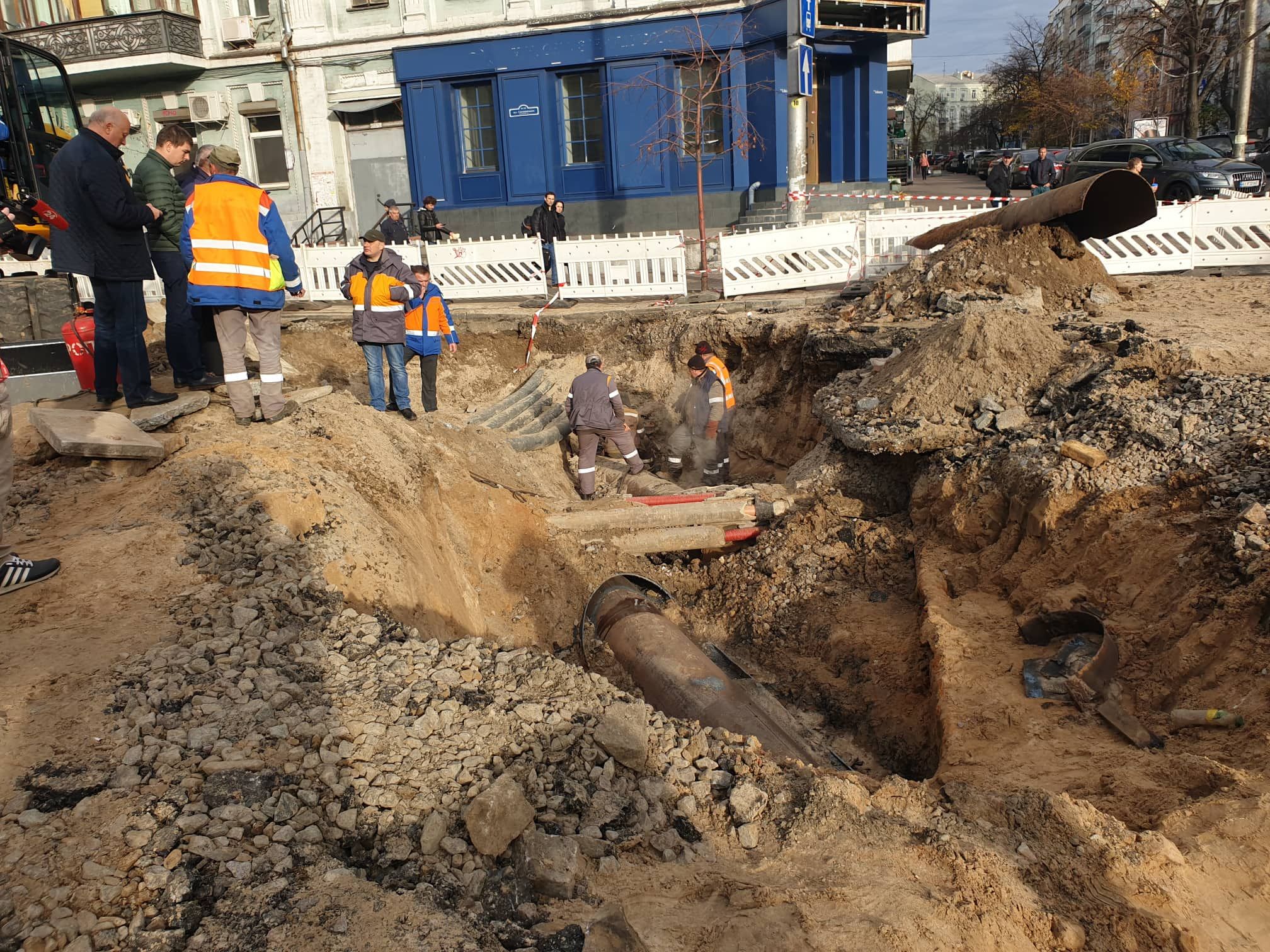 Прорыв трубы с кипятком на Шота Руставели в Киеве: как выглядит улица и когда закончат ремонт