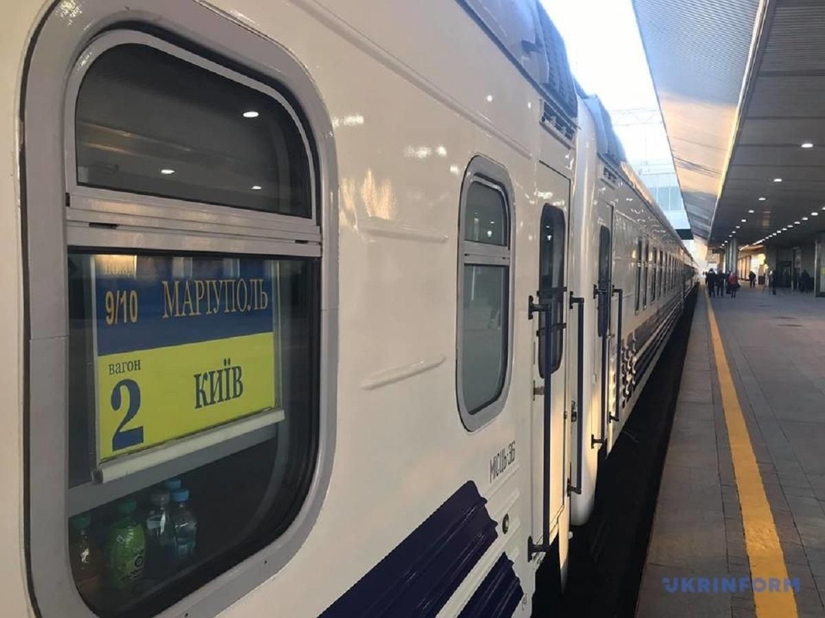 Під Києвом стоять пасажирські поїзди: на скільки і чому вони запізнюються