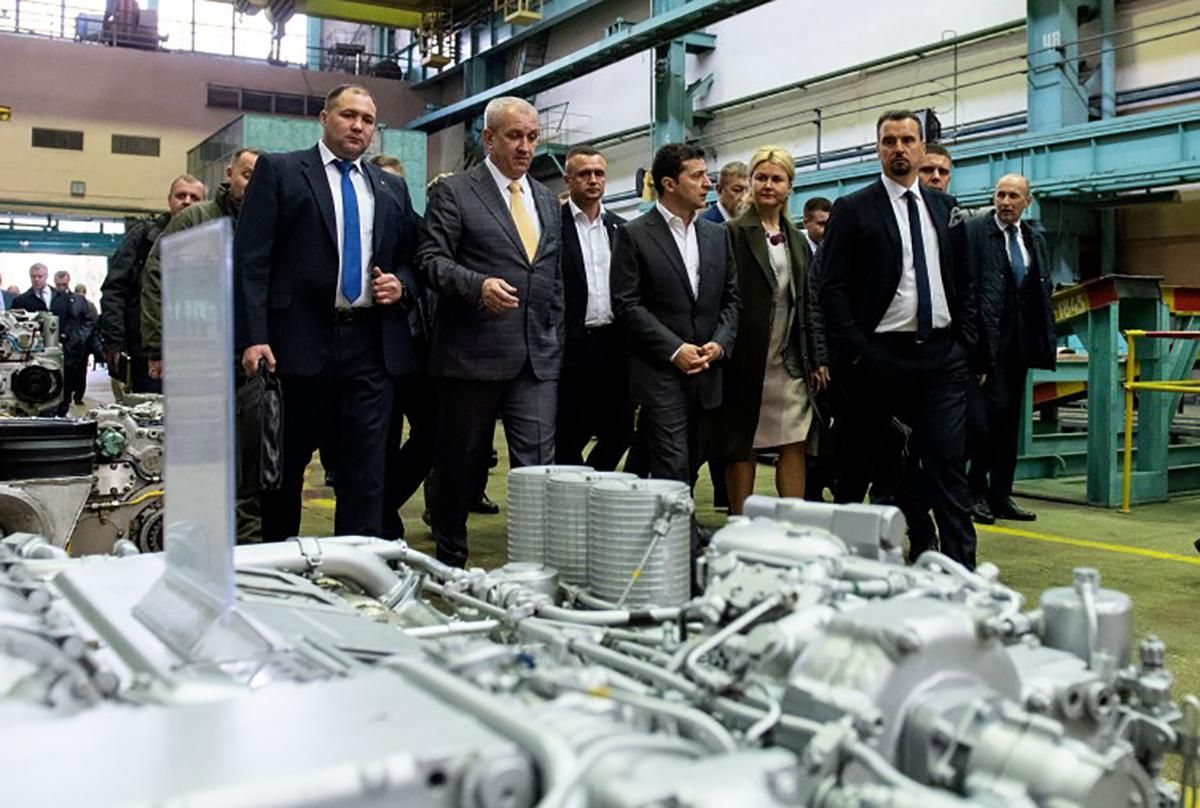 Через борги на заводах "Укроборонпрому" Зеленський вимагає зібрати засідання Кабміну Через борги на заводах "Укроборонпрому" Зеленський вимагає зібрати засідання Кабміну