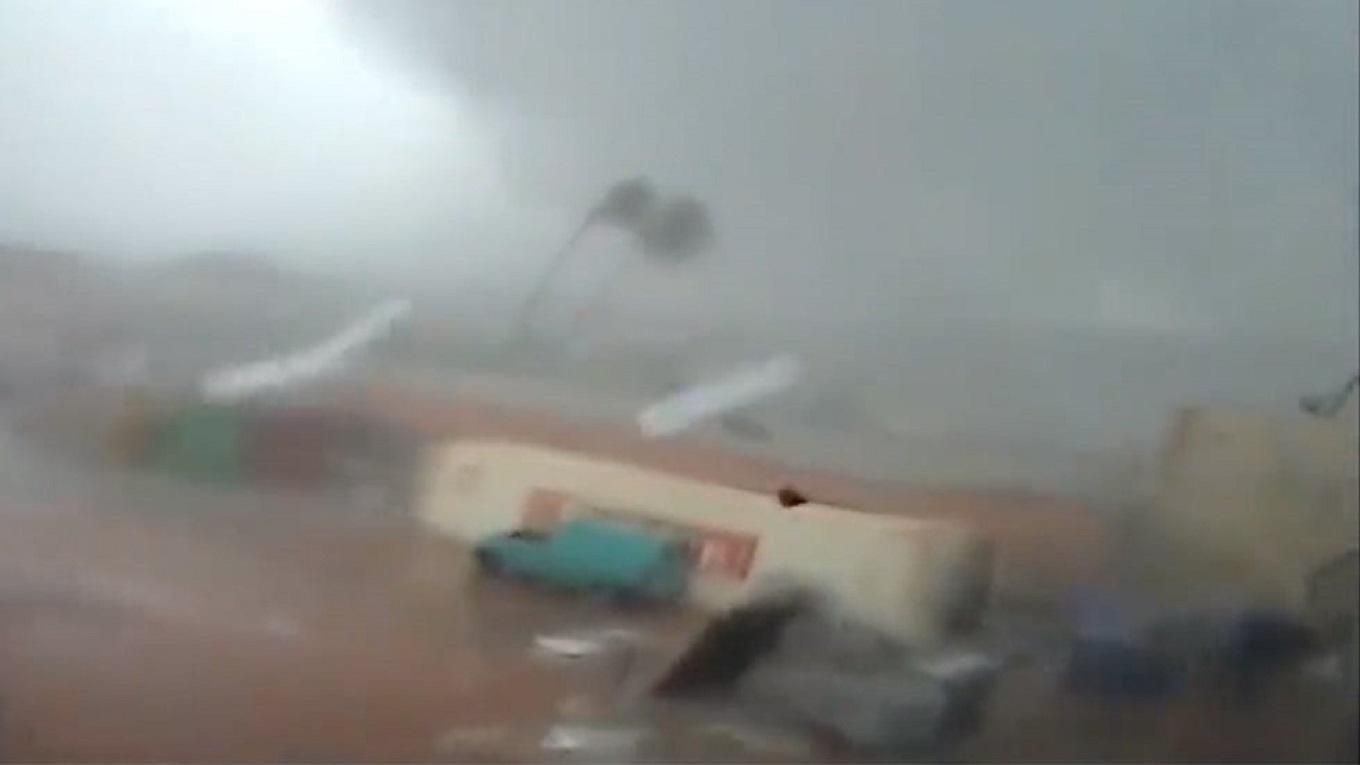 Торнадо у Греції 2019 у Каламаті: відео - зірвані дахи, вибиті вікна - новини Греції