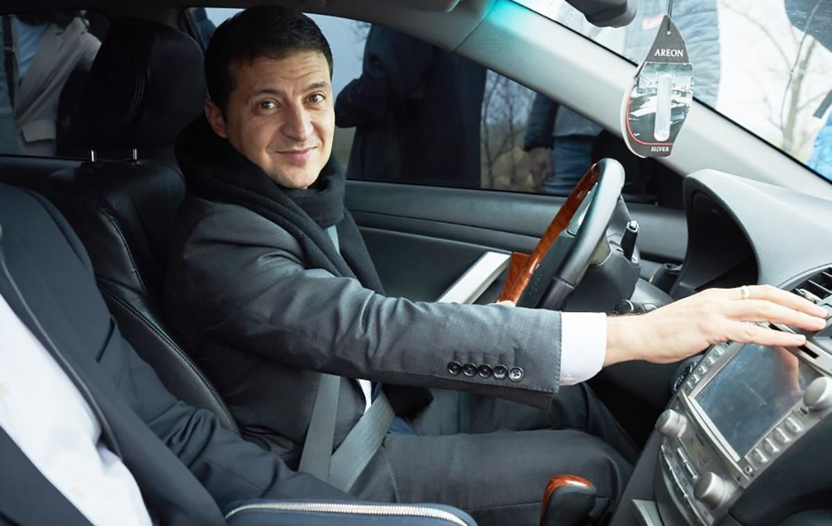 Зеленский задекларировал доход в почти миллион гривен Зеленский задекларировал доход в почти миллион гривен