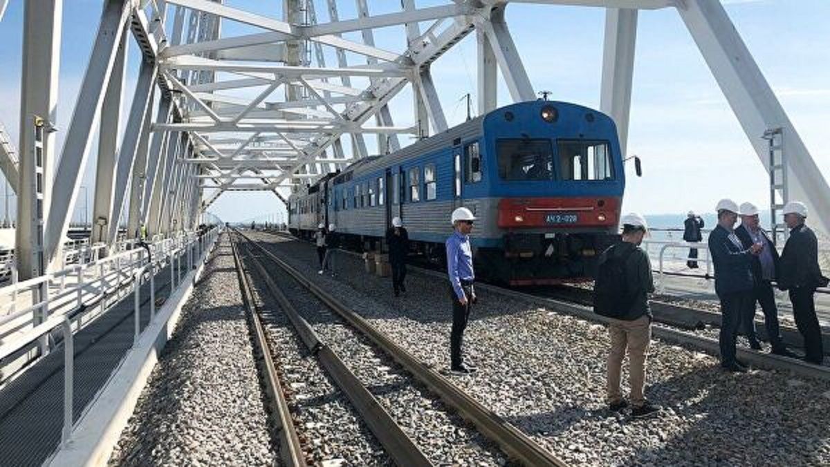 Окупанти починають продаж залізничних квитків до Криму