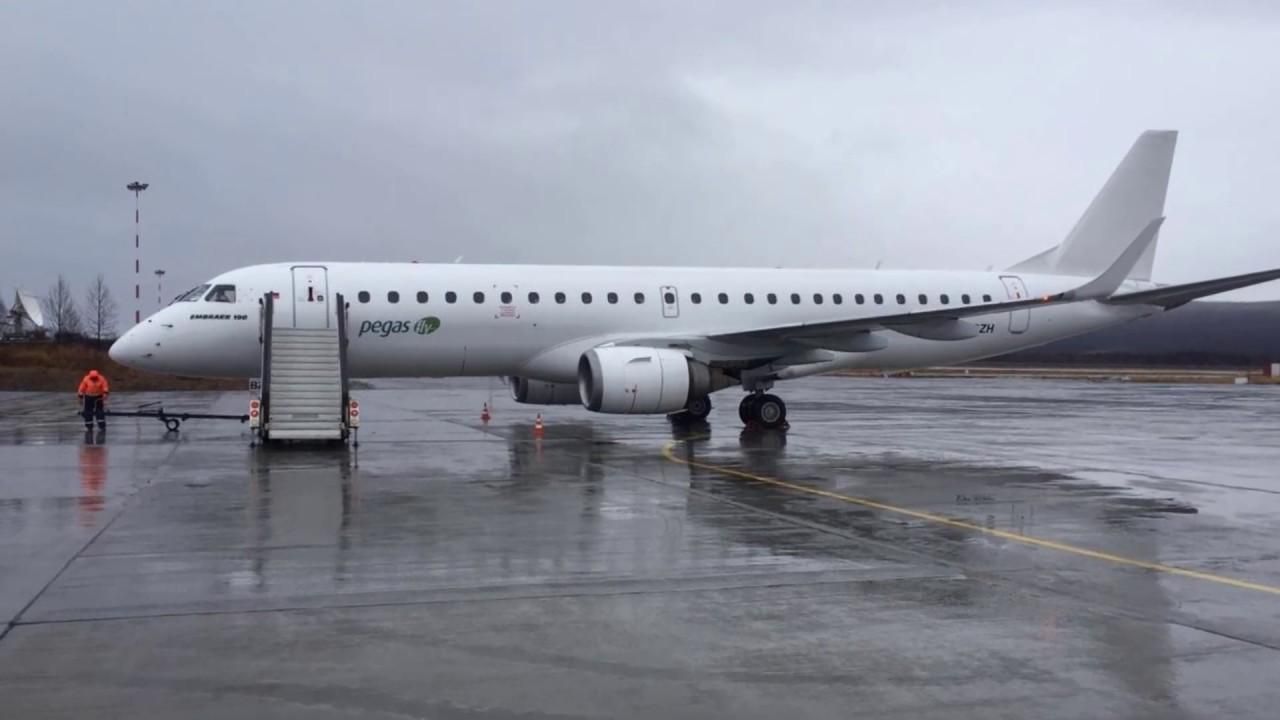 В России загорелся самолет с пассажирами на борту: жуткое видео