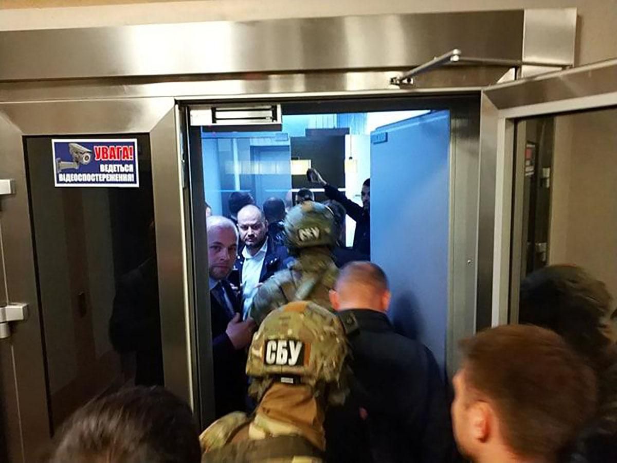 СБУ проводить обшуки у бізнес-центрі "Парус": справа може стосуватися забудовника Столара СБУ проводить обшуки у бізнес-центрі "Парус": справа може стосуватися забудовника Столара