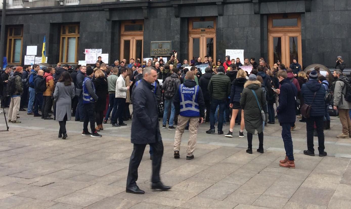 Протесты в ОПУ: родственники героев Небесной Сотни выдвинули требования президенту