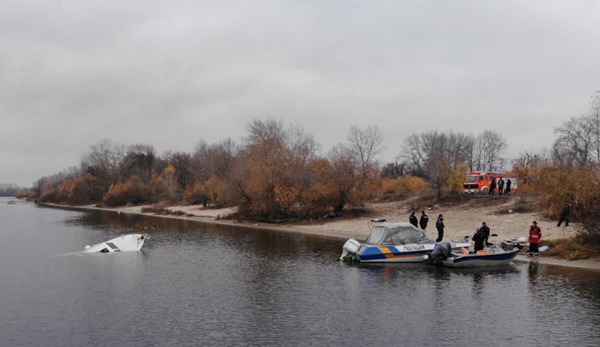 У Києві затонула яхта на Дніпрі 8 листопада 2019: фото, відео У Києві затонула яхта на Дніпрі 8 листопада 2019: фото, відео