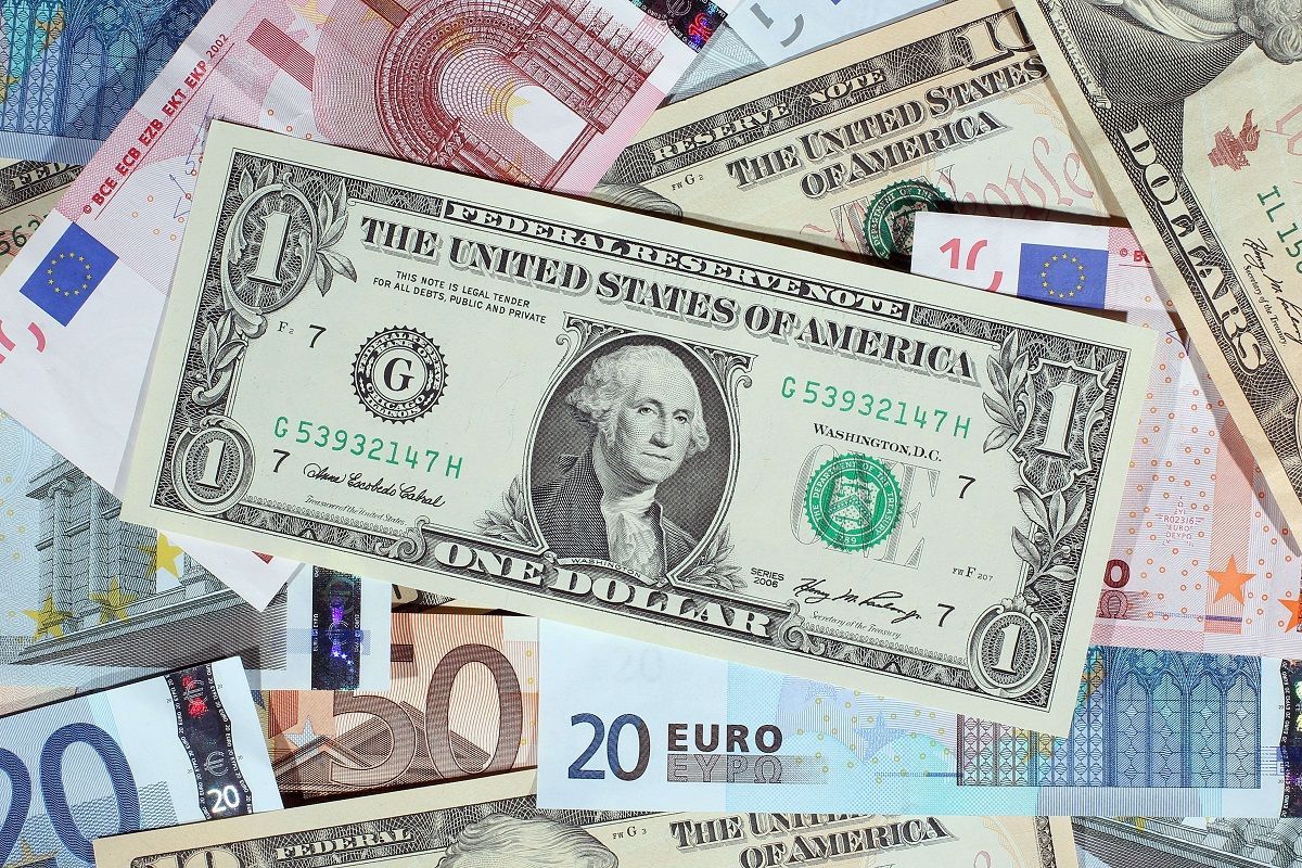 Готівковий курс валют 08.11.2019: курс долару та євро