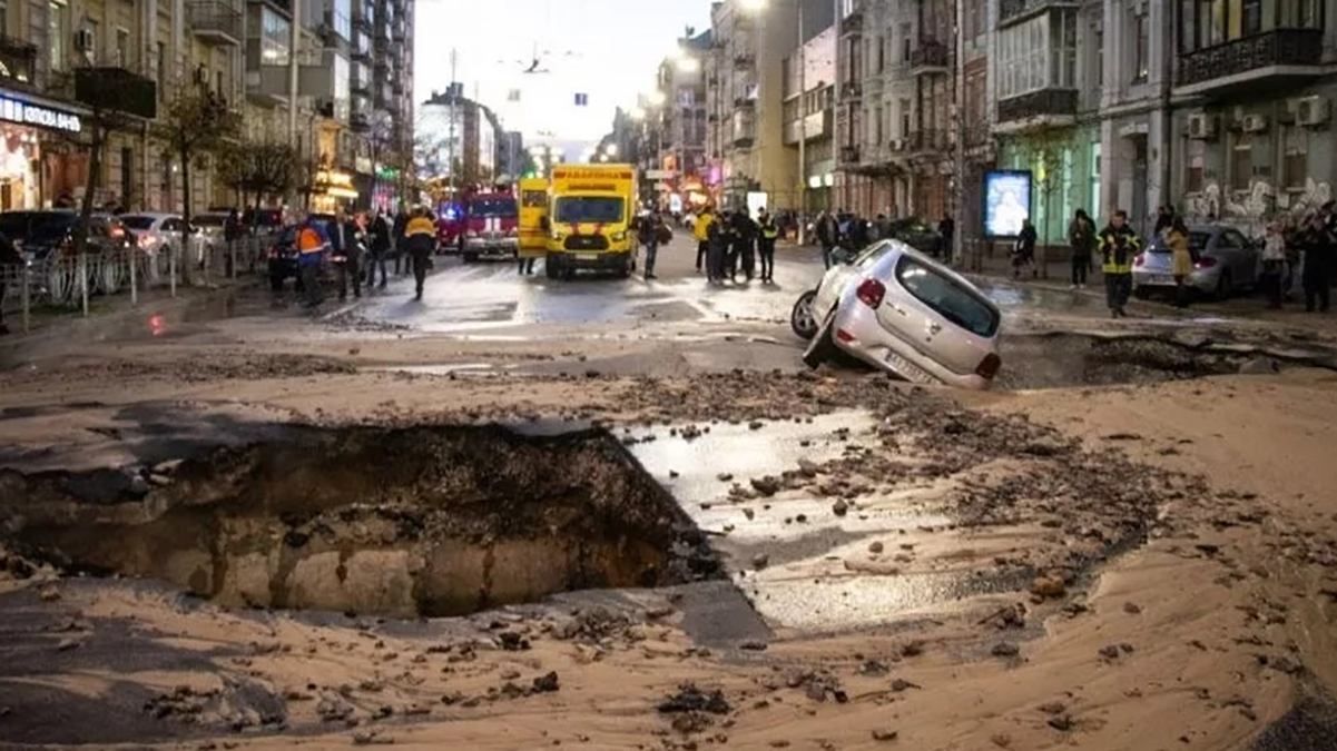 У Києві пекло вийшло на поверхню: епічні наслідки проривів теплотрас – відео У Києві пекло вийшло на поверхню: епічні наслідки проривів теплотрас – відео