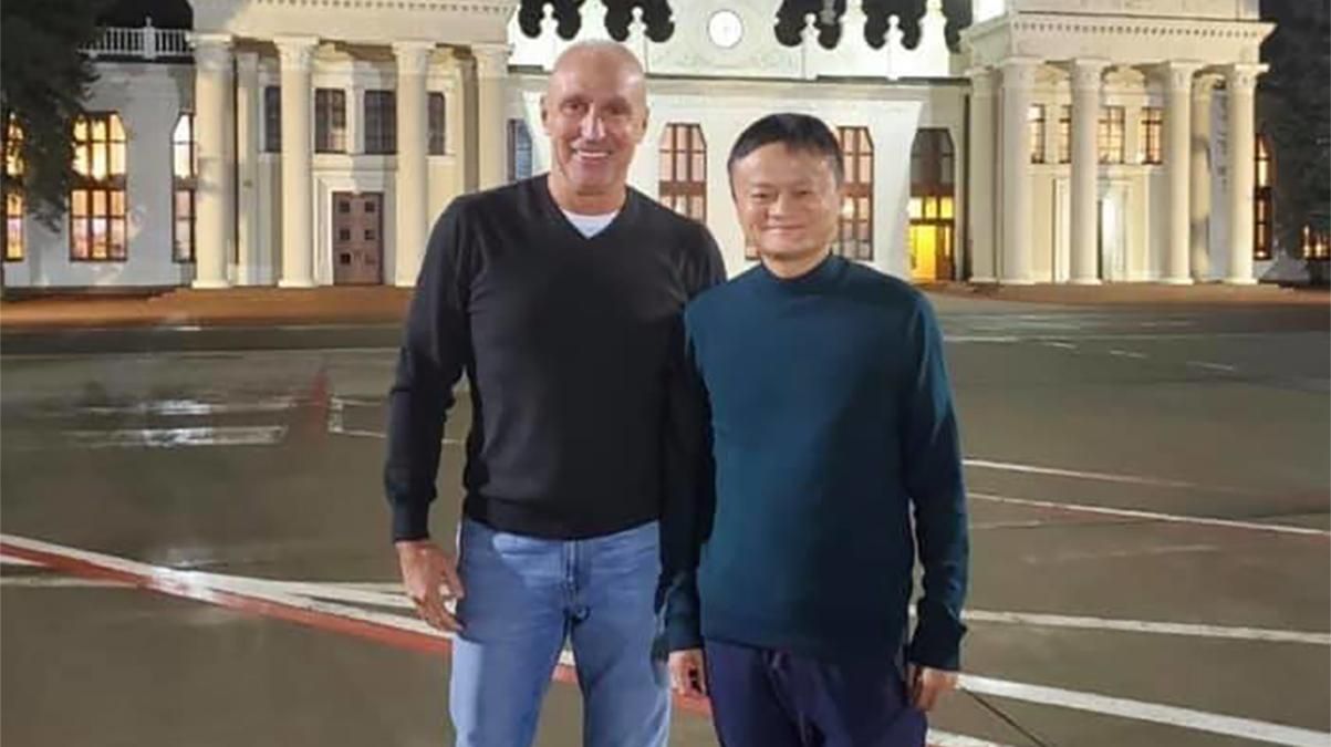 Джек Ма приїхав до Ярославського і справив фурор, виступаючи перед студентами ХНУ Джек Ма приїхав до Ярославського і справив фурор, виступаючи перед студентами ХНУ