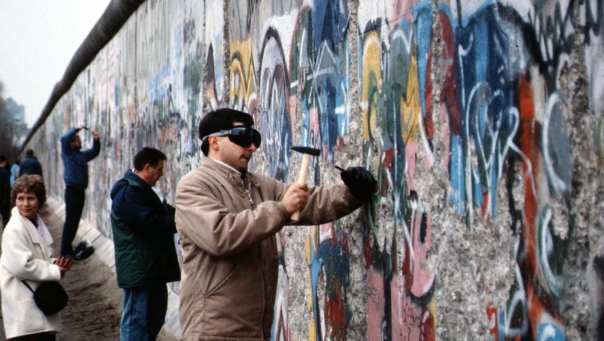 Падение Берлинской стены - дудл от Google 9 ноября 2019