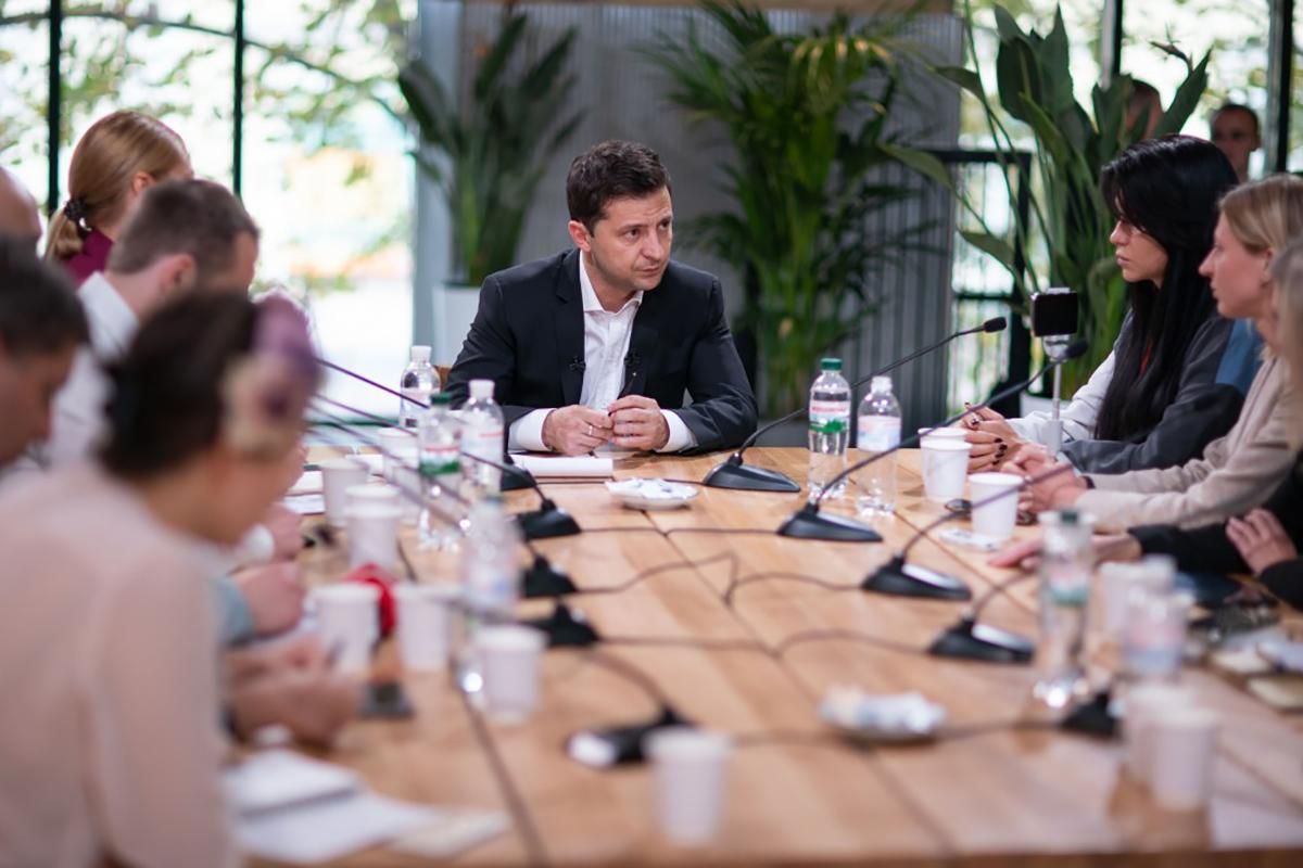 Зеленский распорядился разработать общий стандарт новостей для СМИ Зеленский распорядился разработать общий стандарт новостей для СМИ