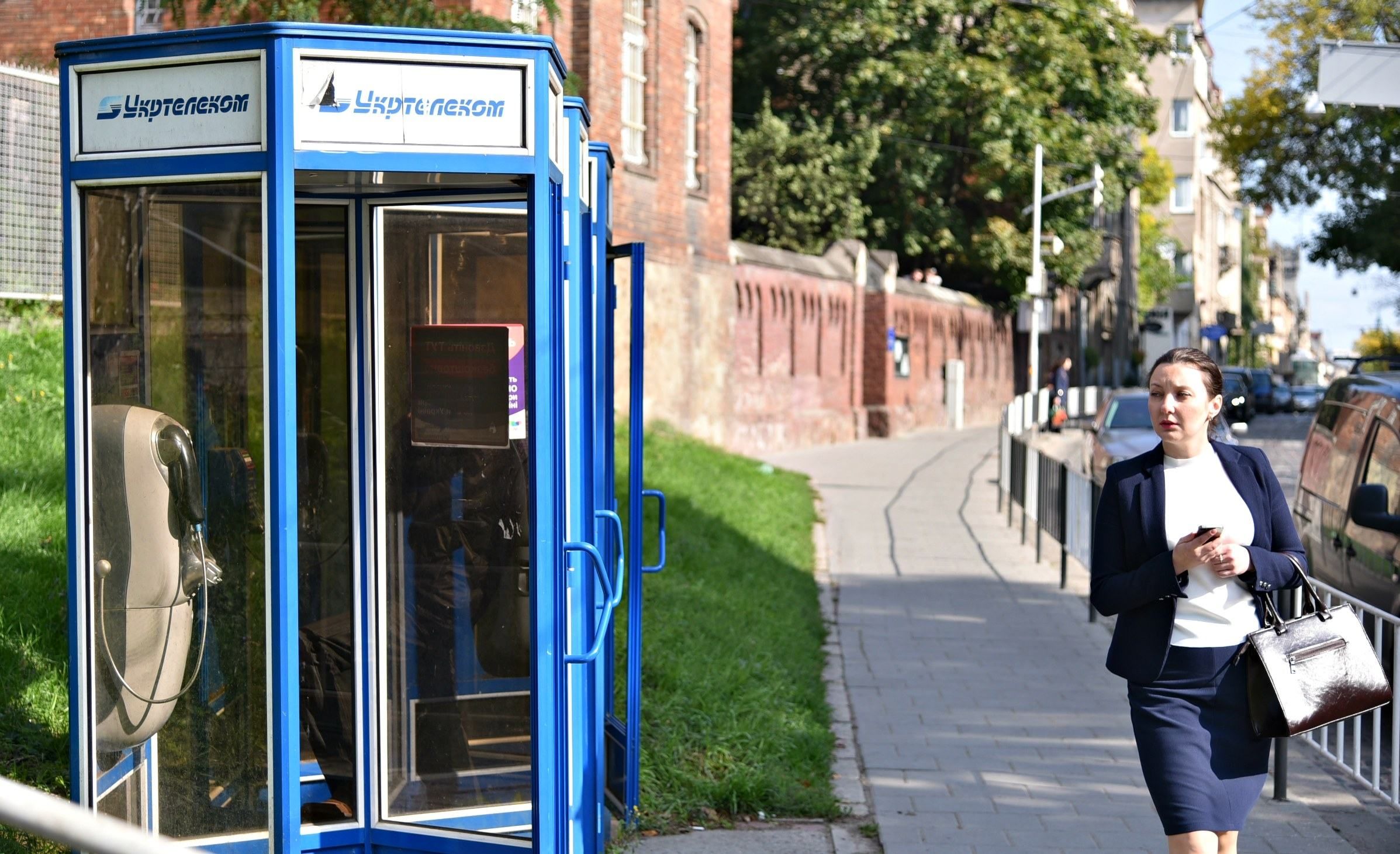 Таксофоны навсегда исчезнут с улиц страны: что об этом думают украинцы Таксофоны навсегда исчезнут с улиц страны: что об этом думают украинцы