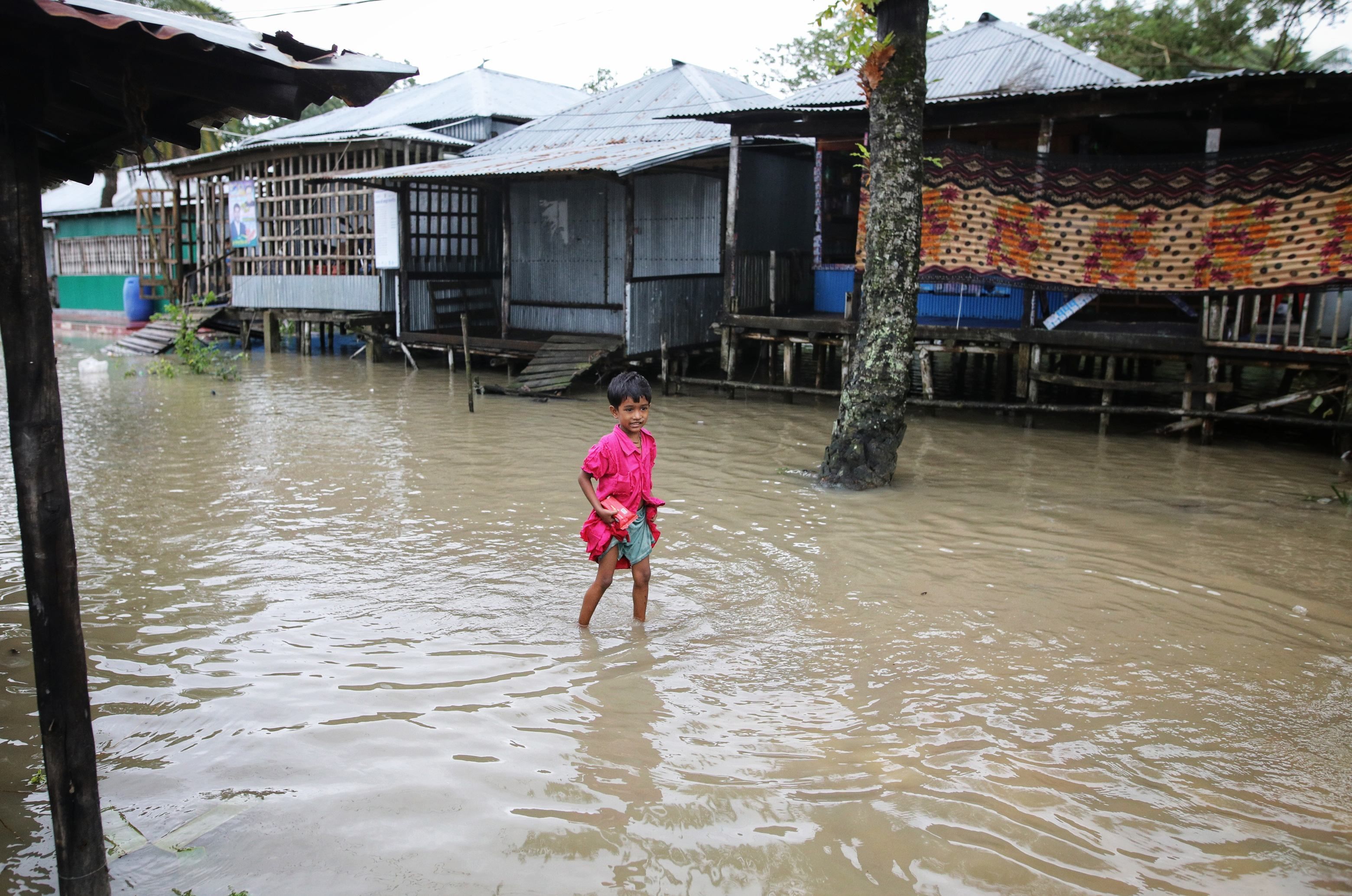 Циклон Бульбуль в Індії і Бангладеші 10 листопада 2019, є жертви: відео, фото Циклон Бульбуль в Індії і Бангладеші 10 листопада 2019, є жертви: відео, фото