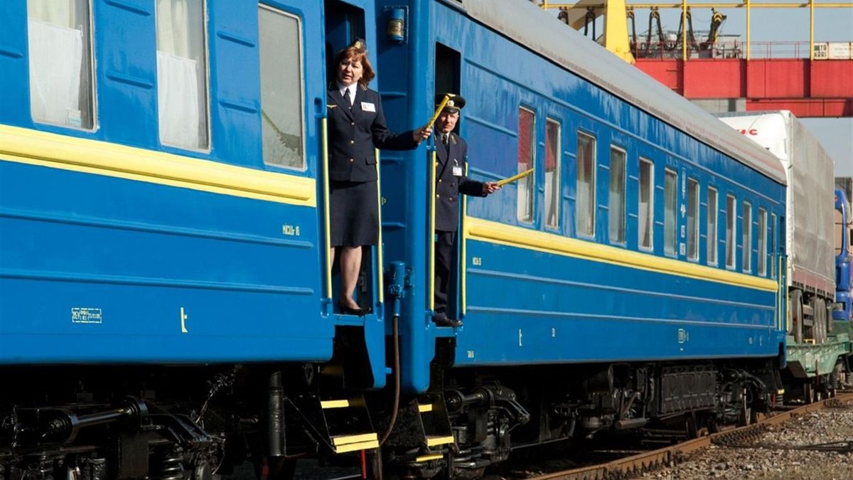 Потяг "Харків – Київ" зупинили: шукали вибухівку Потяг "Харків – Київ" зупинили: шукали вибухівку
